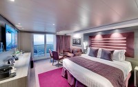Deluxe Σουίτα κατηγορίας Yacht Club με ιδιωτικό μπαλκόνι