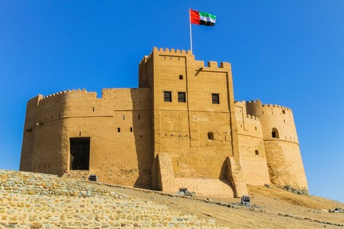 Φουτζέιρα: To ιστορικό κάστρο της Φουτζέϊρα, του 16ου αιώνα. Είναι από τα μεγαλύτερα και παλαιότερα κάστρα της χώρας. Ηνωμένα Αραβικά Εμιράτα. 
