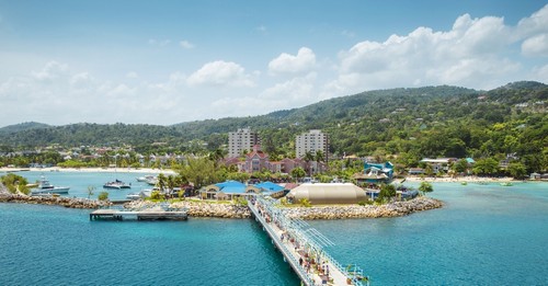 Ότσο Ρίος: Το λιμάνι του Ότσο Ρίος, στην Τζαμάϊκα. Καραϊβική.
