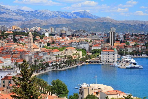 Σπλιτ: «Η πόλη μας είναι η πιο όμορφη στον κόσμο», ...συνηθίζουν να λένε οι κάτοικοί της. Το λιμάνι και η πόλη του Σπλιτ στην περιοχή της Δαλματίας - Κροατία.
